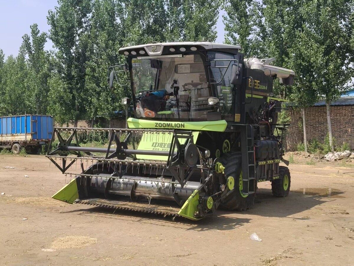 中联重科谷王G5526-B谷物收割机