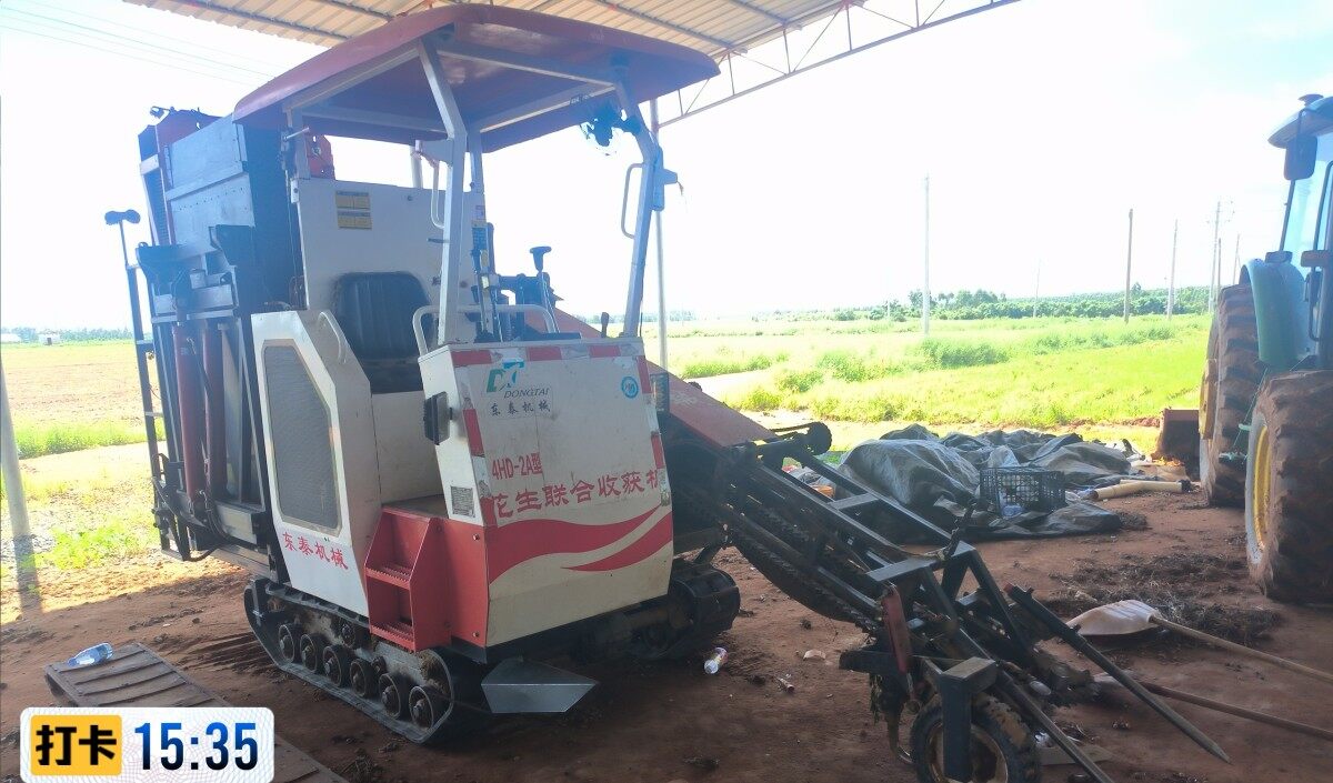 东泰4HD-2A花生联合收获机
