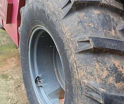 沃得皓龙4LZ-9轮式纵轴流收获机