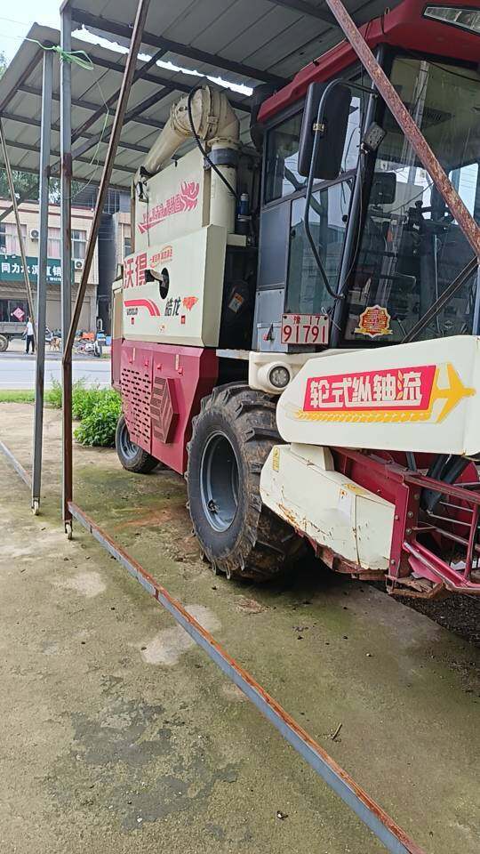 沃得皓龙4LZ-9轮式纵轴流收获机
