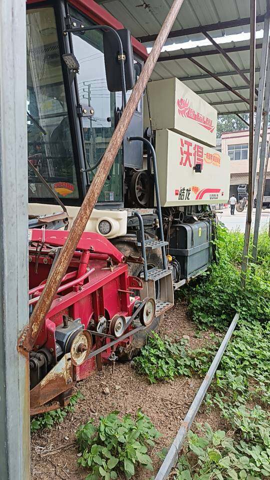沃得皓龙4LZ-9轮式纵轴流收获机