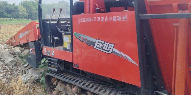 山东巨明4YZLP-2D型自走式玉米收获机