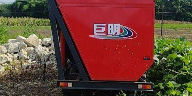 山东巨明4YZLP-2D型自走式玉米收获机