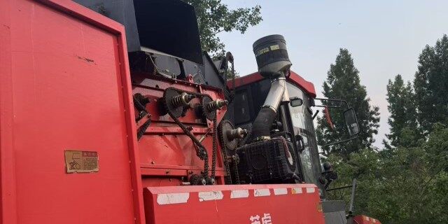 英虎4YZ-4B玉米收获机