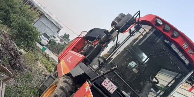 英虎4YZ-4B玉米收获机