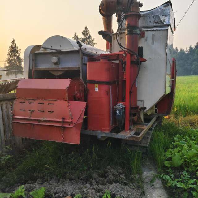 雷沃RG50水稻收割机